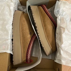 UGG W Tazz Women Size 7 Brand New